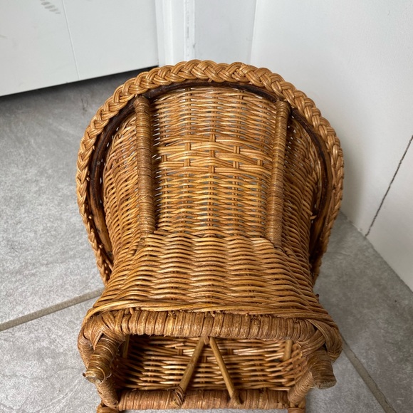 Wicker plant chair - Picture 4 of 4